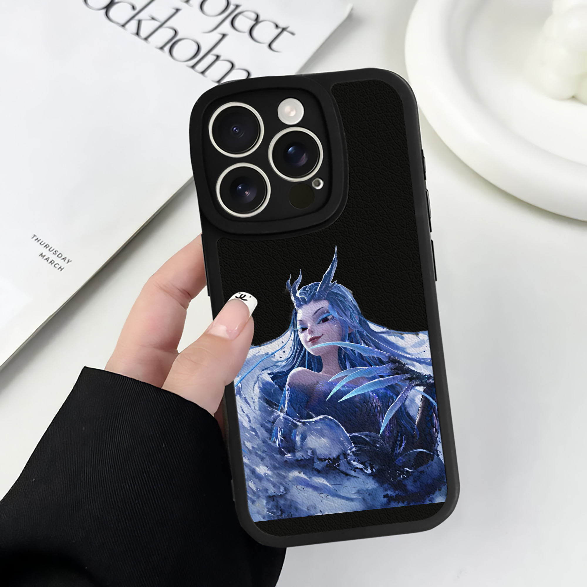 （画像用） Ne Zha 2 ナタ 魔童の大暴れ 【iPhone 16シリーズ対応】シリコンスマホケース（レザー調） 材質：シリコン